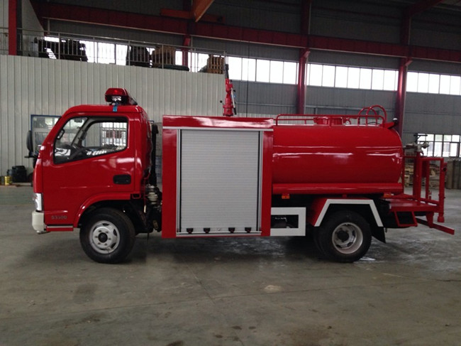 東風多利卡消防灑水車