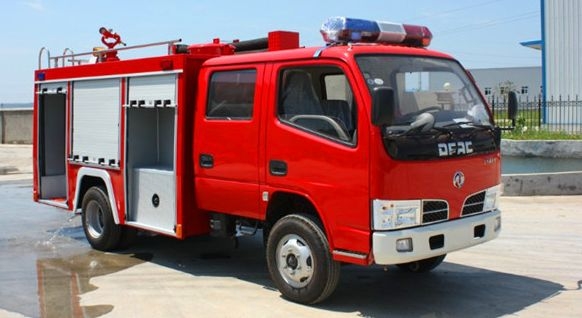 東風多利卡水罐消防車