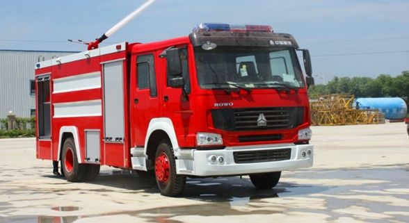 重汽豪沃單橋水罐消防車