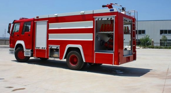 重汽豪沃單橋水罐消防車