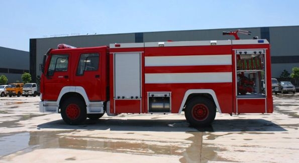 重汽豪沃單橋水罐消防車
