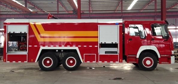 重汽豪沃后雙橋水（泡沫）罐消防車