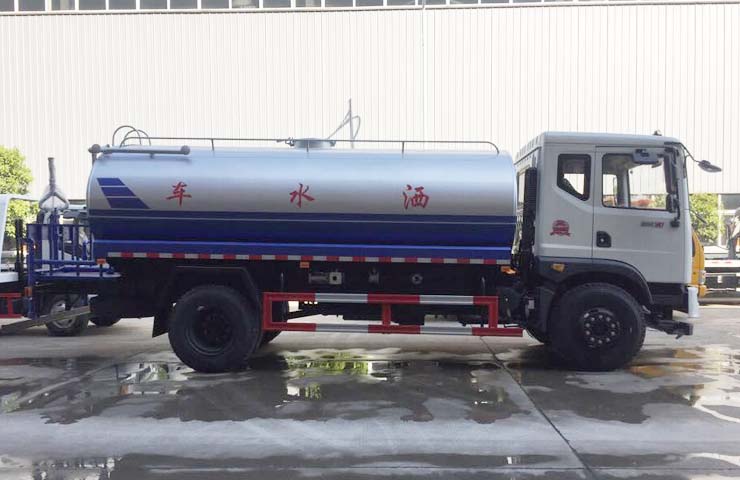 東風(fēng)145綠化噴灑車