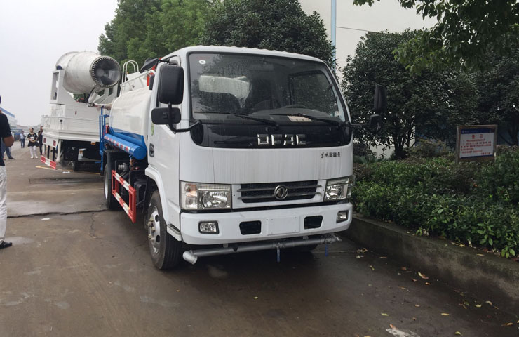 東風多利卡D6綠化噴灑車