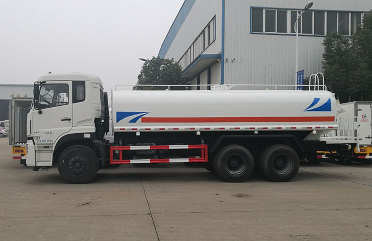 東風天龍后雙橋灑水車