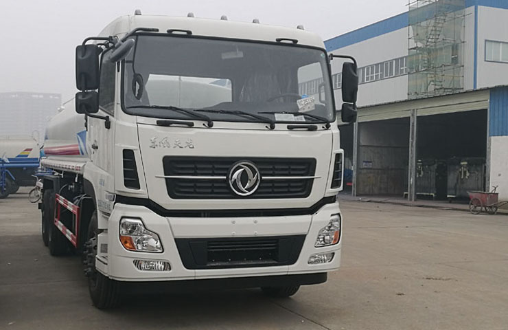 東風天龍后雙橋灑水車