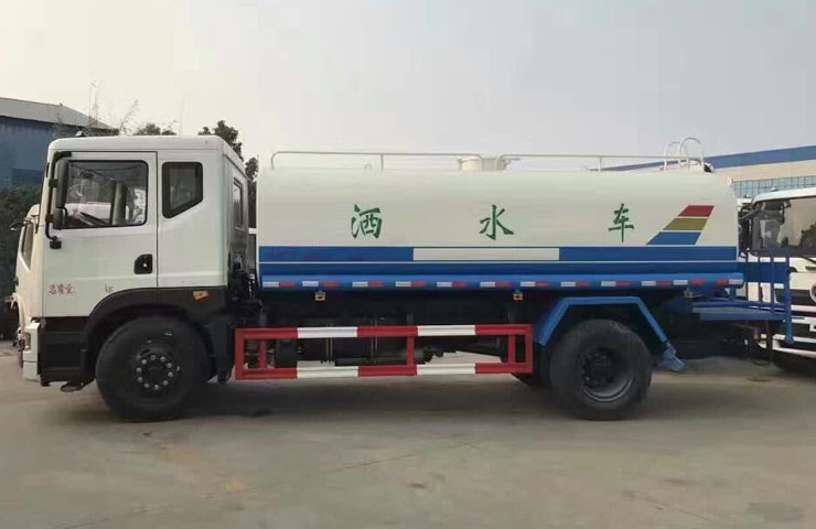 東風創普灑水車