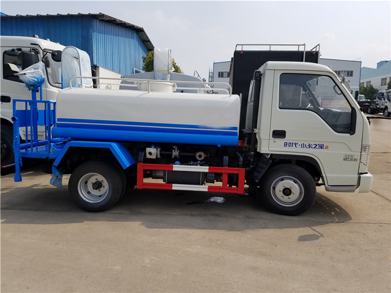福田時(shí)代綠化噴灑車