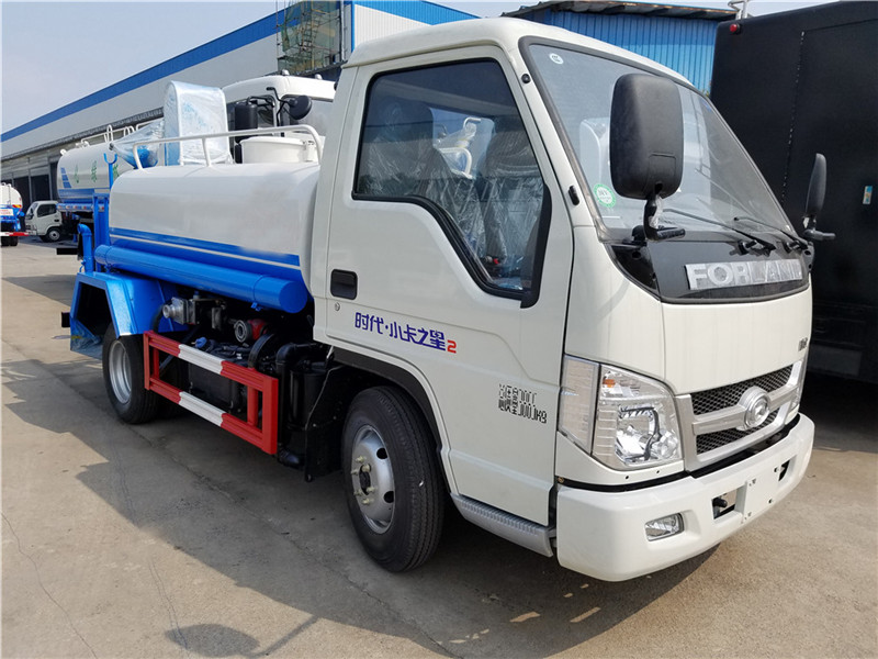 福田時(shí)代綠化噴灑車