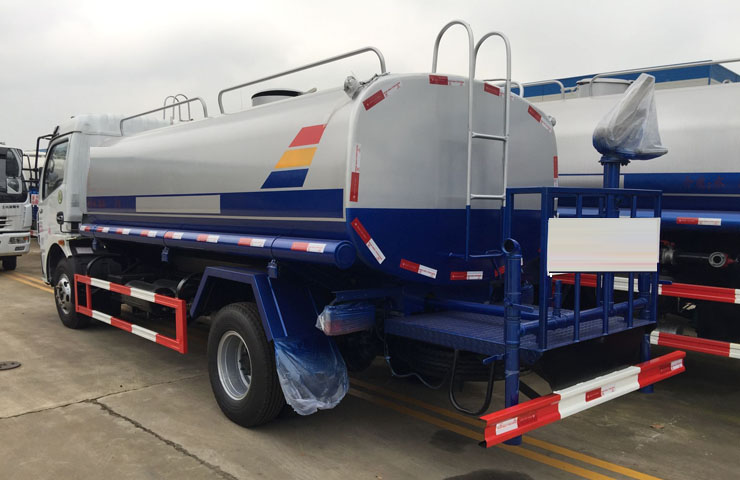 東風多利卡灑水車