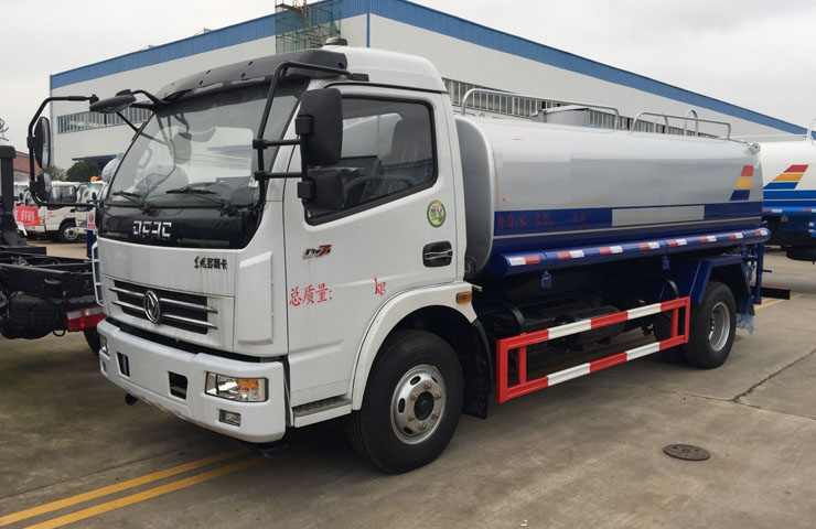 東風多利卡灑水車