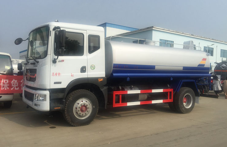 東風多利卡D9灑水車