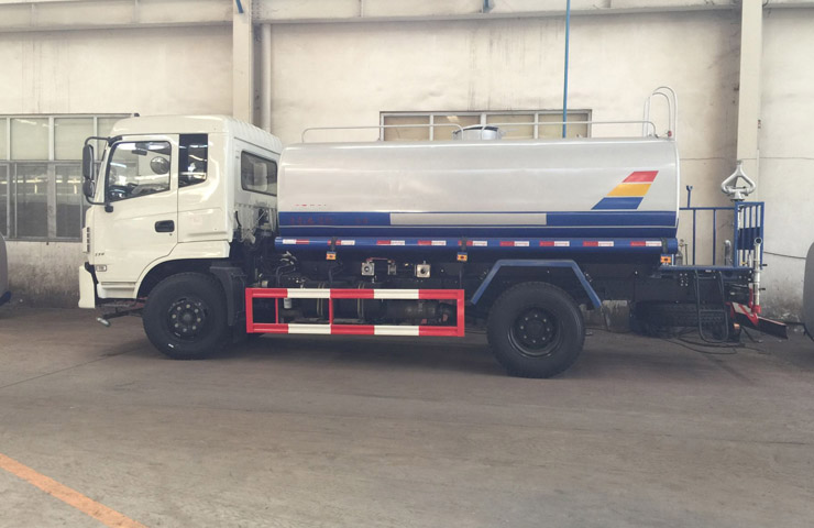東風(fēng)145灑水車