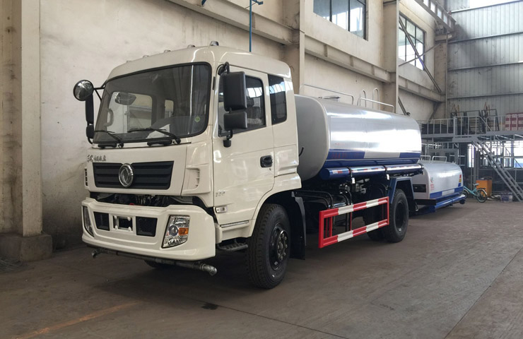 東風(fēng)145灑水車