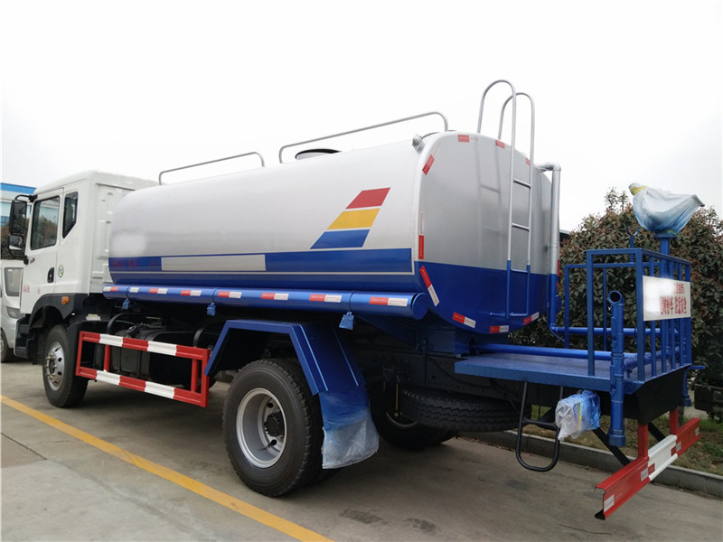 東風(fēng)D913仿天錦后雙橋灑水車