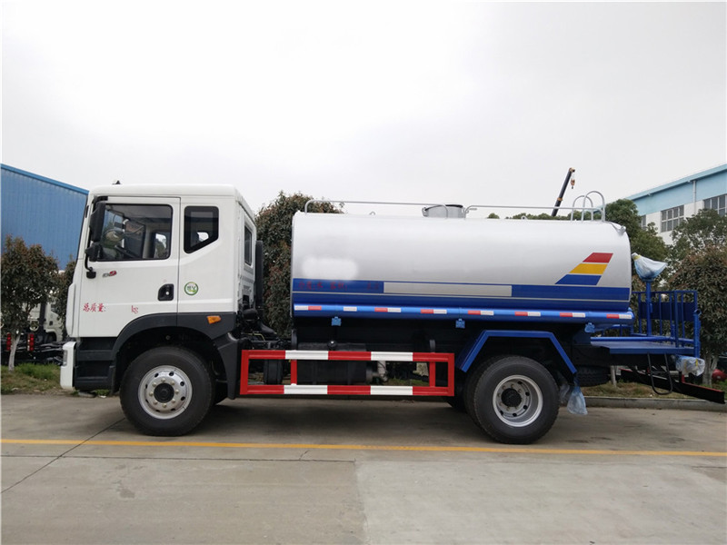 東風(fēng)D913仿天錦后雙橋灑水車