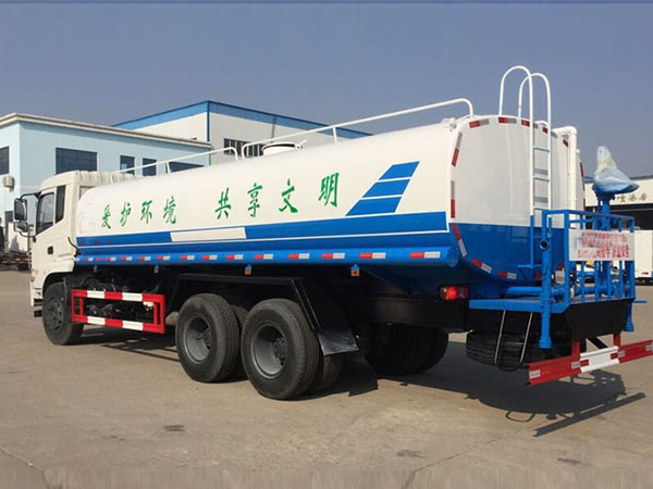 東風專底后雙橋灑水車