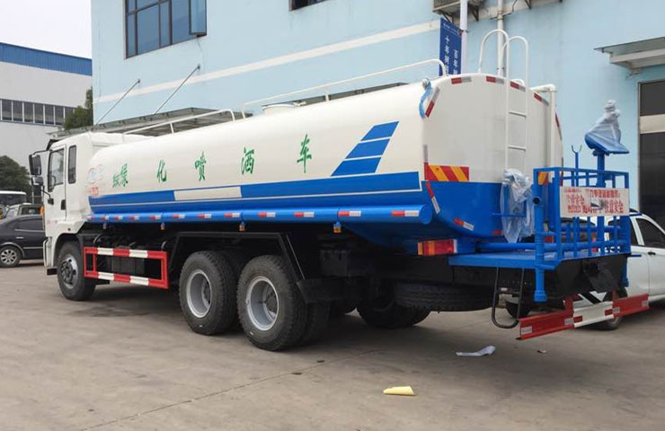 東風后八輪灑水車