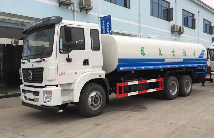 東風后八輪灑水車