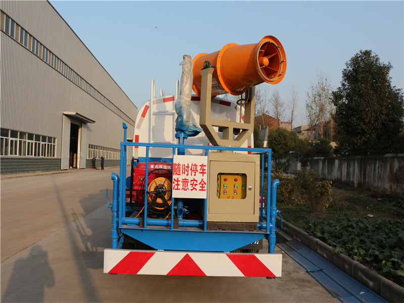 東風多利卡（3方）綠化噴灑車