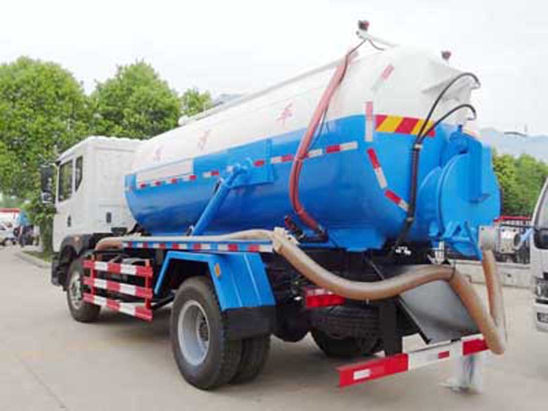 東風(fēng)D9吸污車
