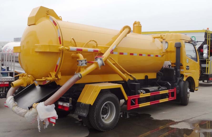 東風小多利卡吸污車