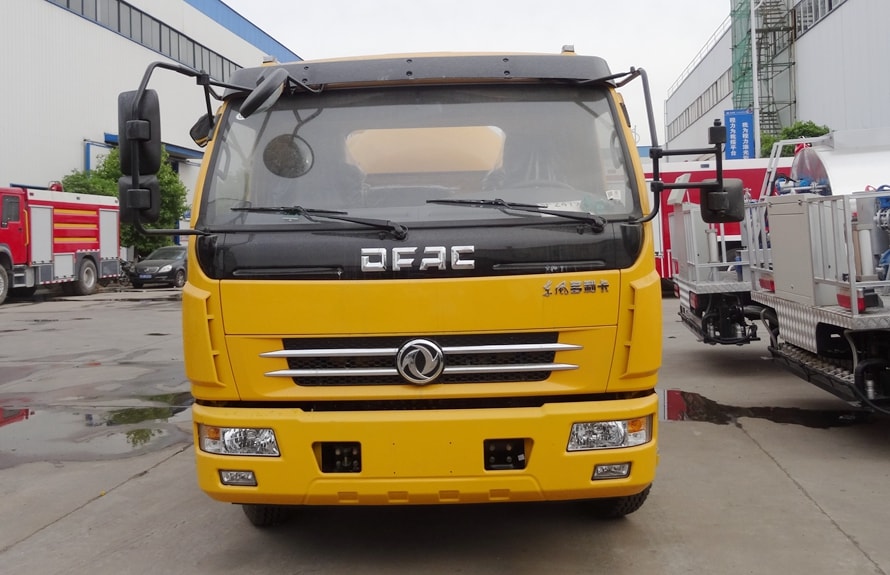 東風小多利卡吸污車