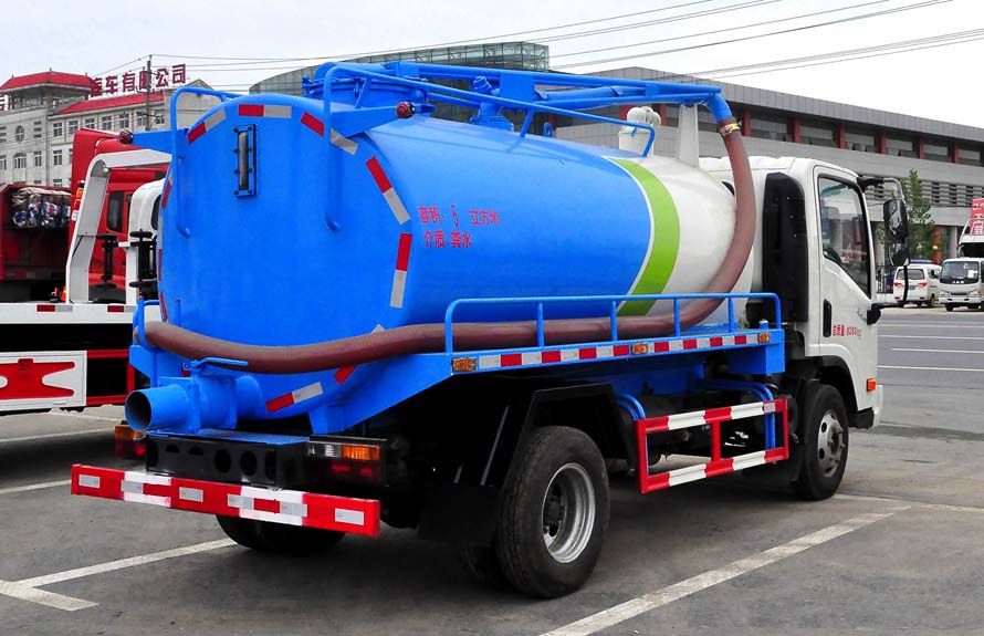 大運奧普力5方吸糞車