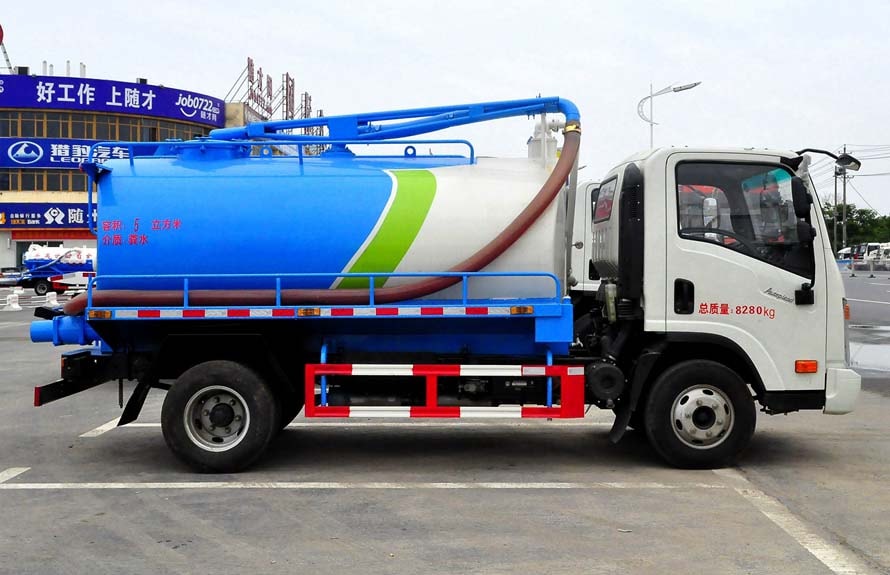 大運奧普力5方吸糞車