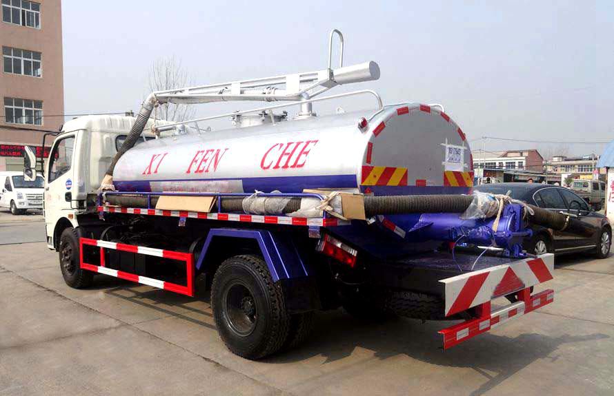 東風大多利卡8方吸糞車