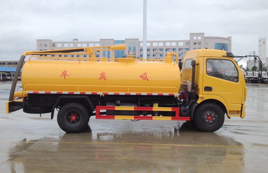 東風小多利卡5方小型吸糞車