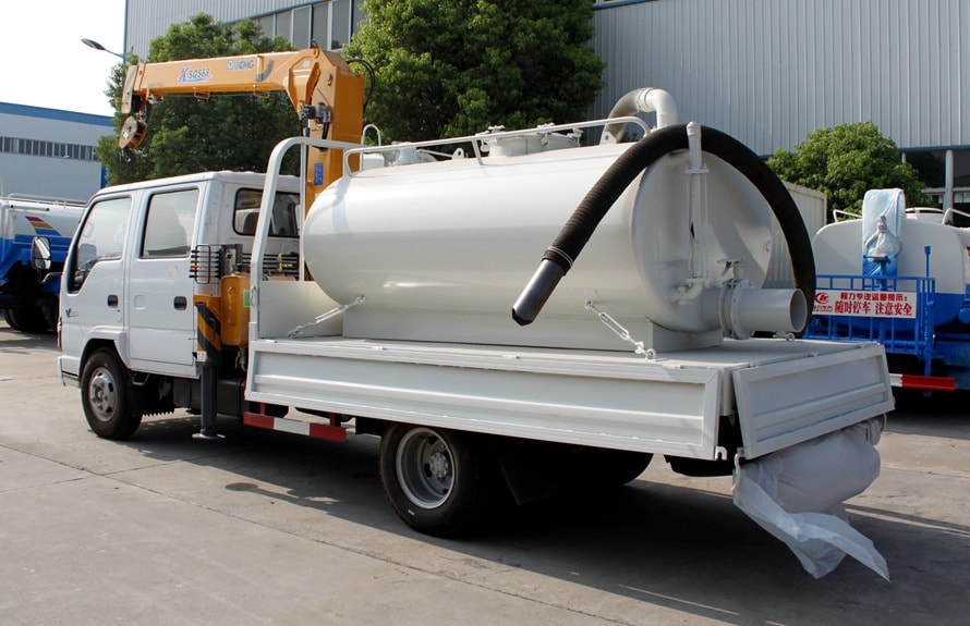 五十鈴吸糞車帶隨車吊