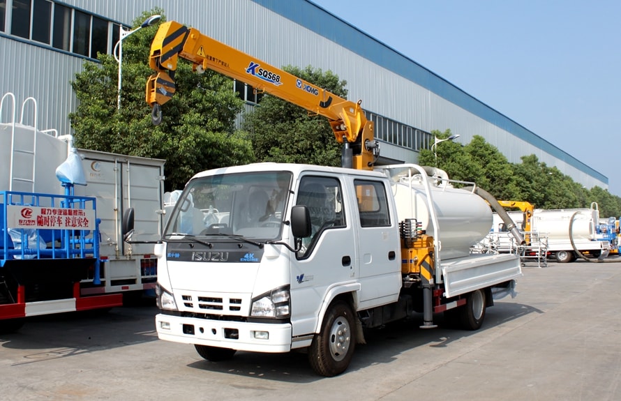 五十鈴吸糞車帶隨車吊