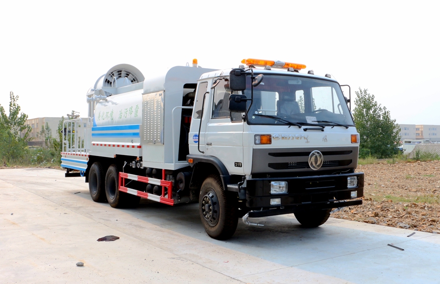 東風153后雙橋噴霧降塵車