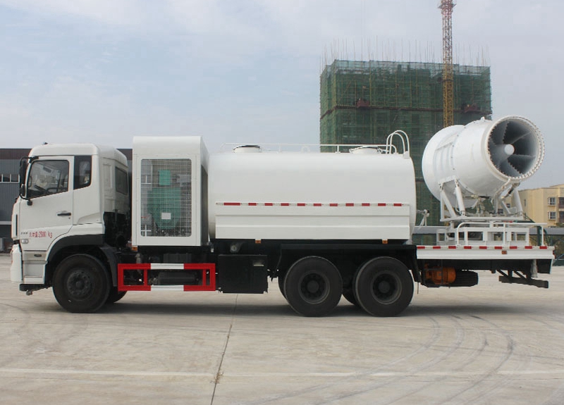 東風天龍噴霧抑塵車