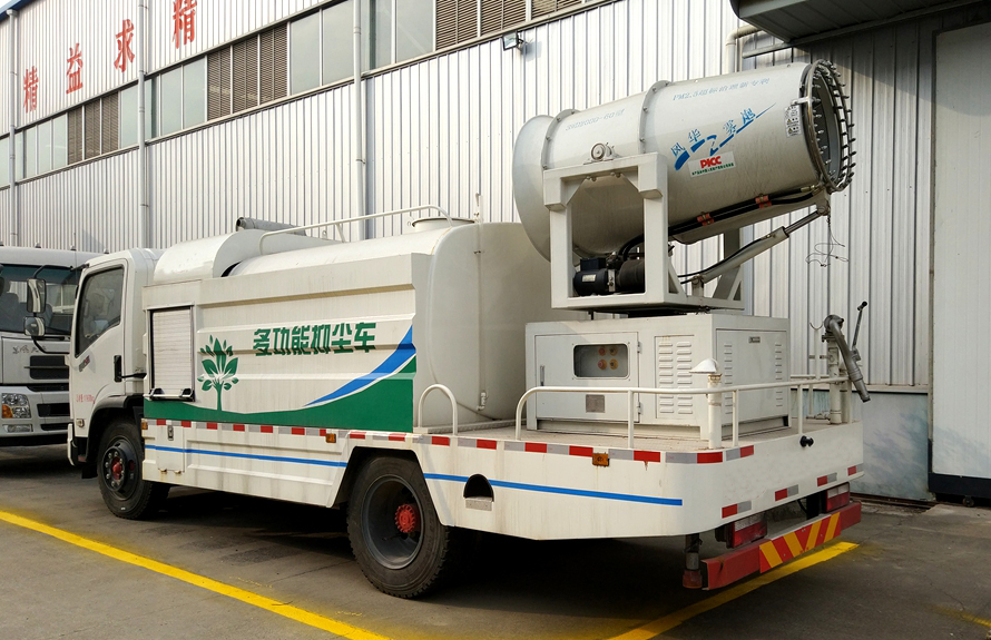 東風御虎抑塵車