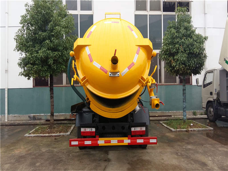 東風大多利卡清洗吸污車