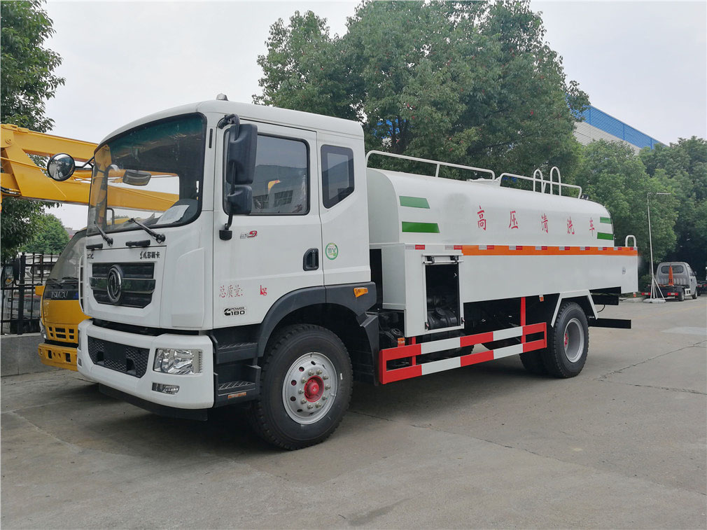 東風(fēng)大多利卡D9 高壓清洗車