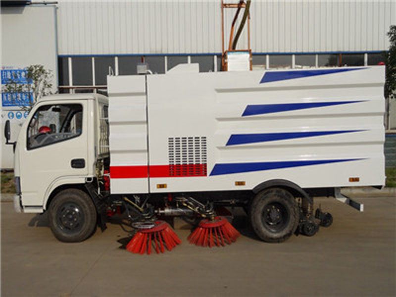 東風多利卡掃路車