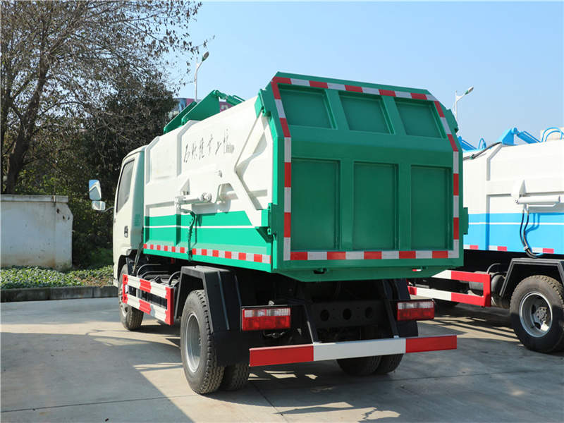 東風多利卡(5方)側裝壓縮式垃圾車