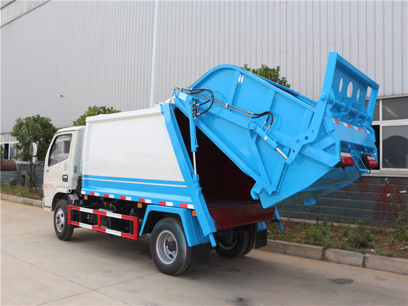 東風(fēng)多利卡(5方)壓縮式垃圾車