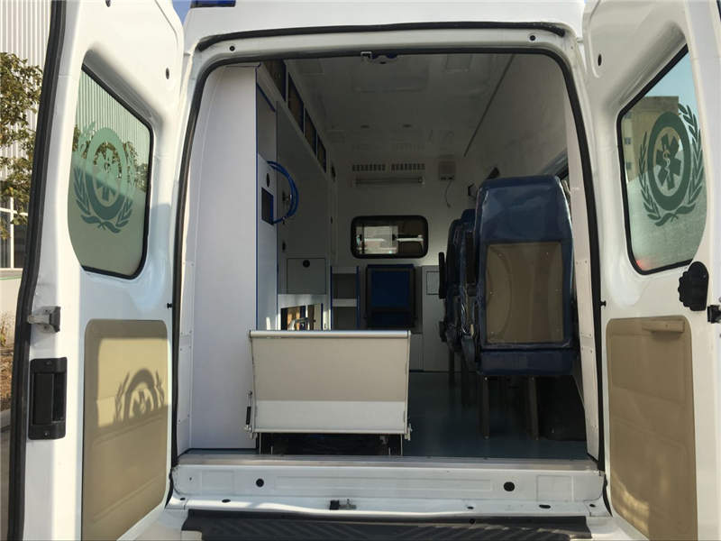 江鈴福特新時代V348長軸高頂救護車