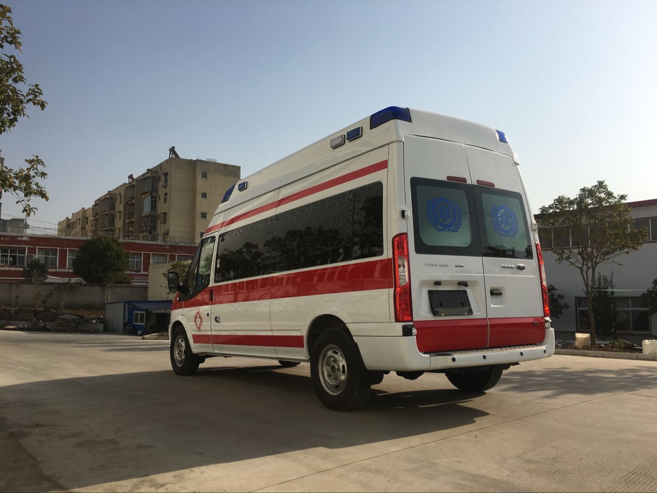 江鈴福特新時代V348長軸高頂救護車