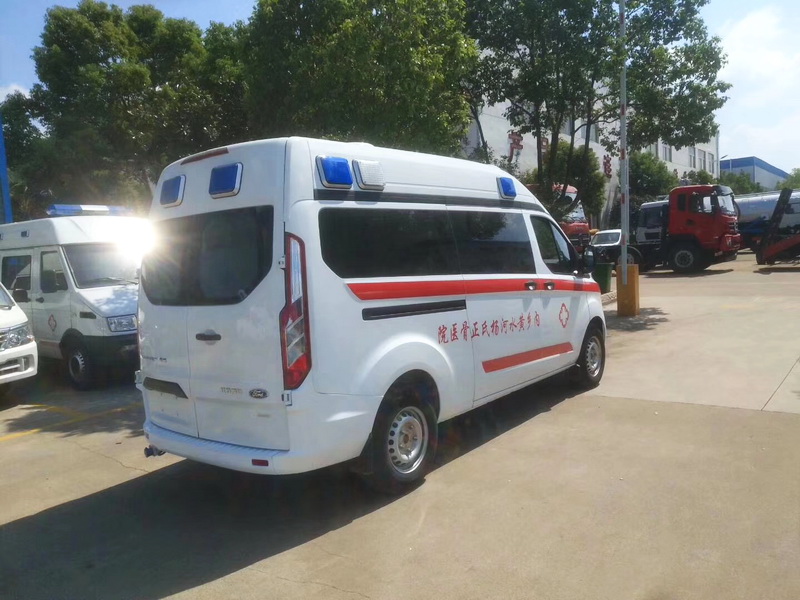 江鈴福特中軸中頂監(jiān)護型救護車