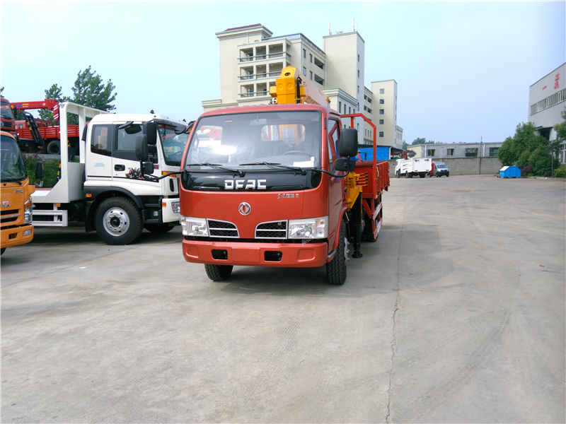 東風福瑞卡隨車吊配飛濤3.5噸三節直臂下操作吊機