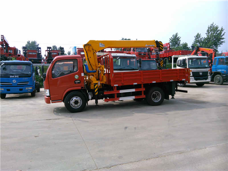 東風福瑞卡隨車吊配飛濤3.5噸三節直臂下操作吊機