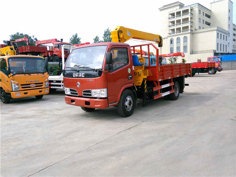 東風福瑞卡隨車吊配飛濤3.5噸三節(jié)直臂下操作吊機