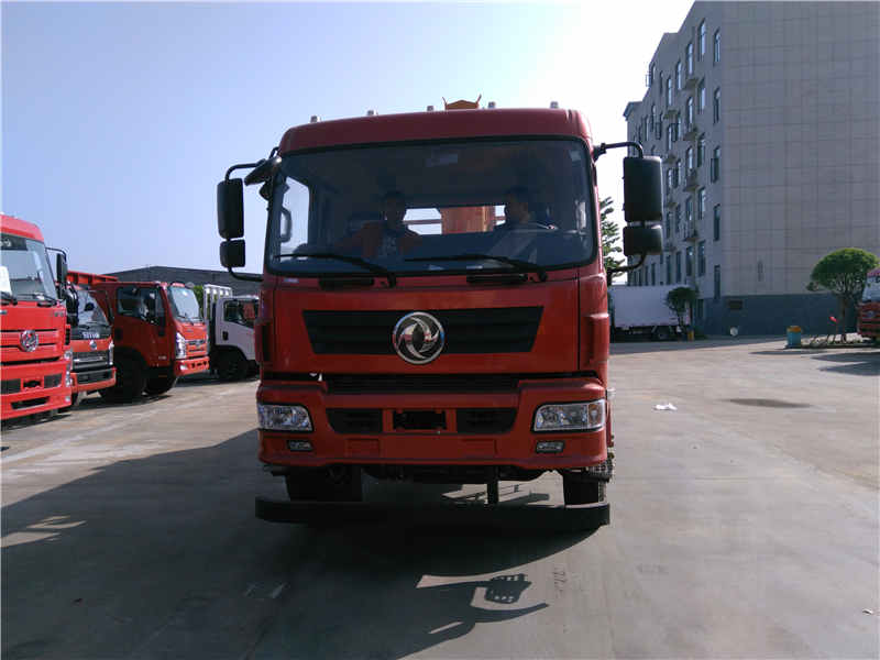 東風后八輪國四配石煤12噸四節直臂吊機