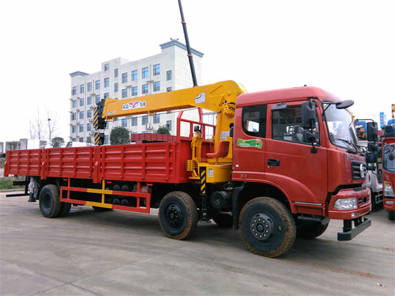 東風特商小三軸配飛濤12噸四節直臂吊機隨車吊