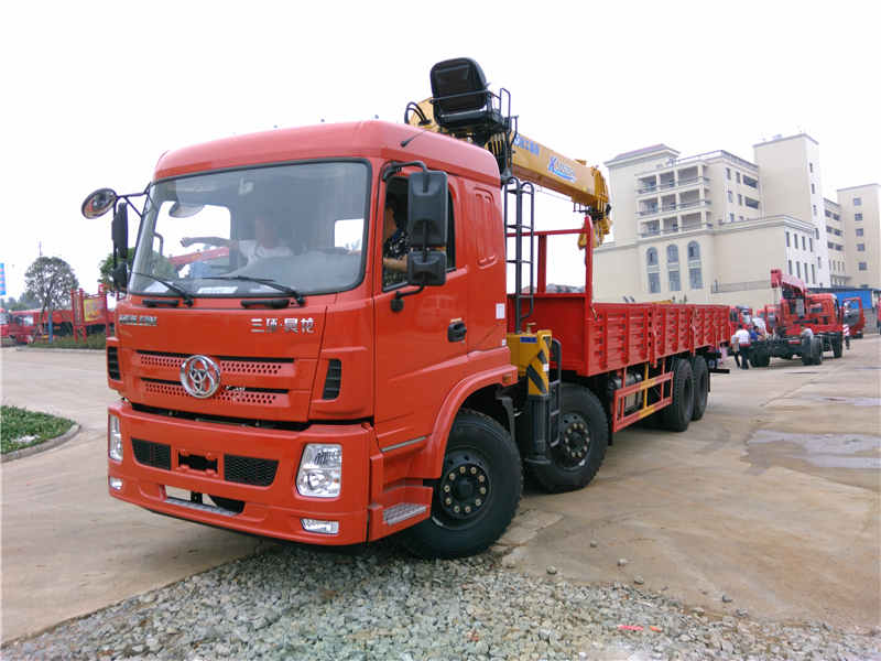 三環(huán)昊龍前四后八國五隨車吊配徐工10噸四節(jié)直臂上操作吊機